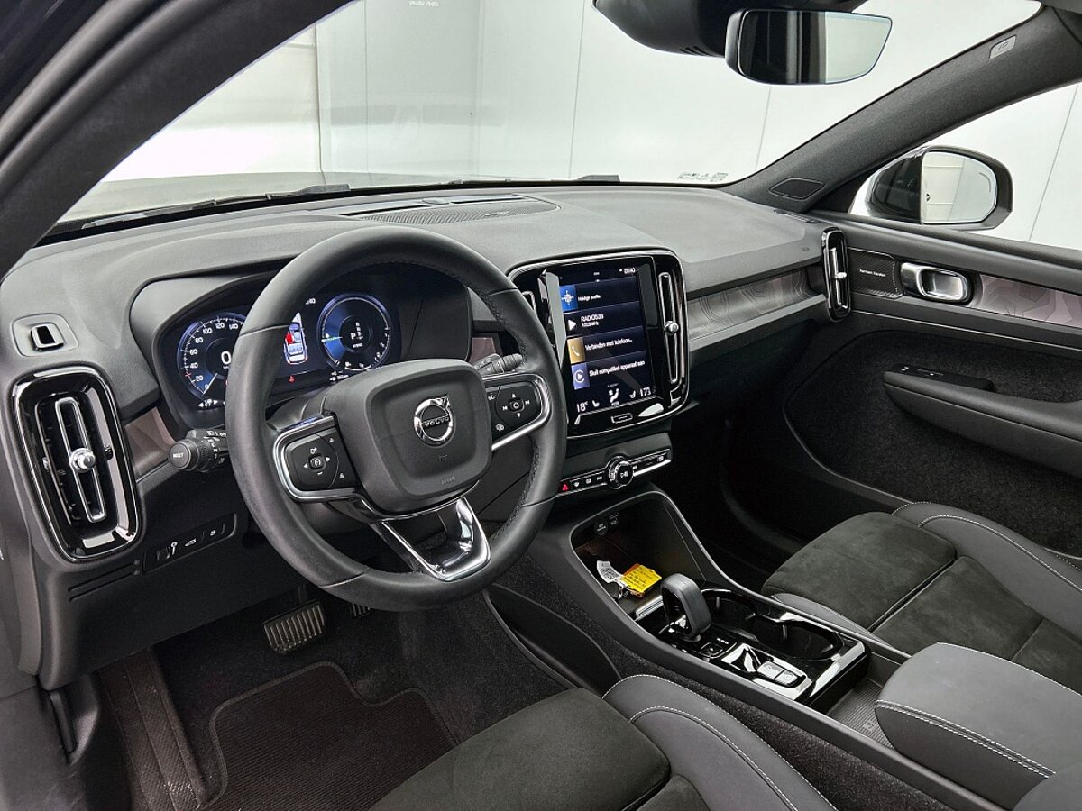 46876439 volvo xc40 1 5 t5 ultimate dark 37