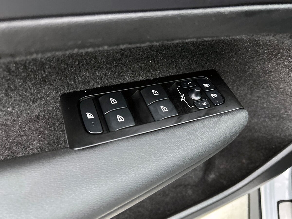 49446815 volvo xc40 1 5 t5 r design panorama dak trekhaak climate pack camer 60