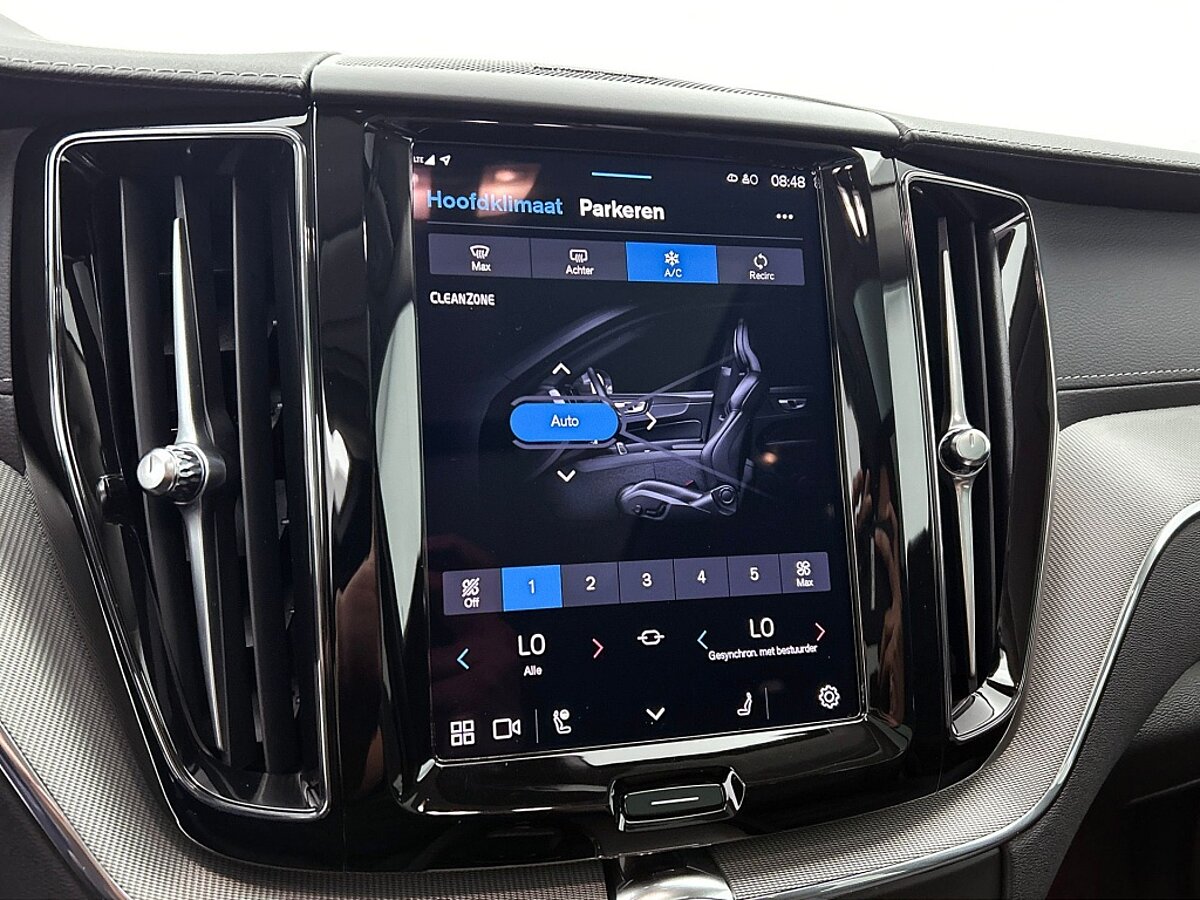 46205119 volvo xc60 2 0 t8 awd u dark 19