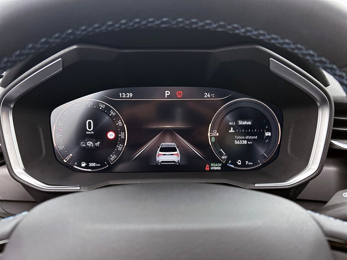46742268 lynk co 01 1 5 phev black edition 38