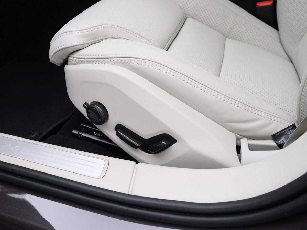 47627816 volvo v60 2 0 t6 awd plus dark 54