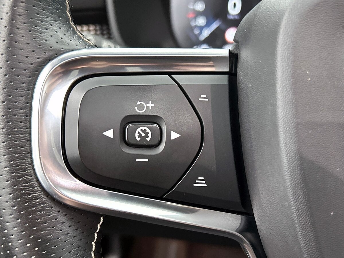 48084423 volvo xc40 1 5 t5 recharge r design 47