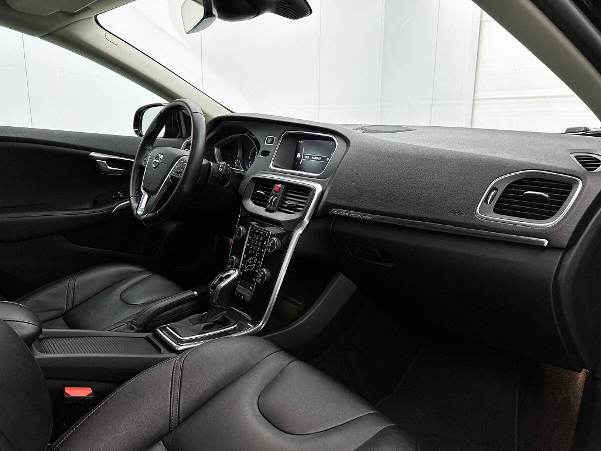 48880865 volvo v40 cross country 1 5 t3 polar luxury panorama dak trekhaak leder 07