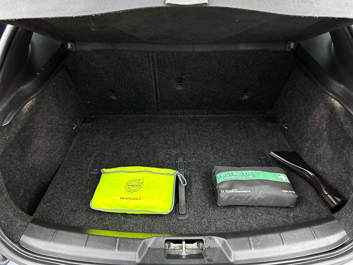 49112989 volvo v40 1 6 t4 summum climate pack memory seats leder 52