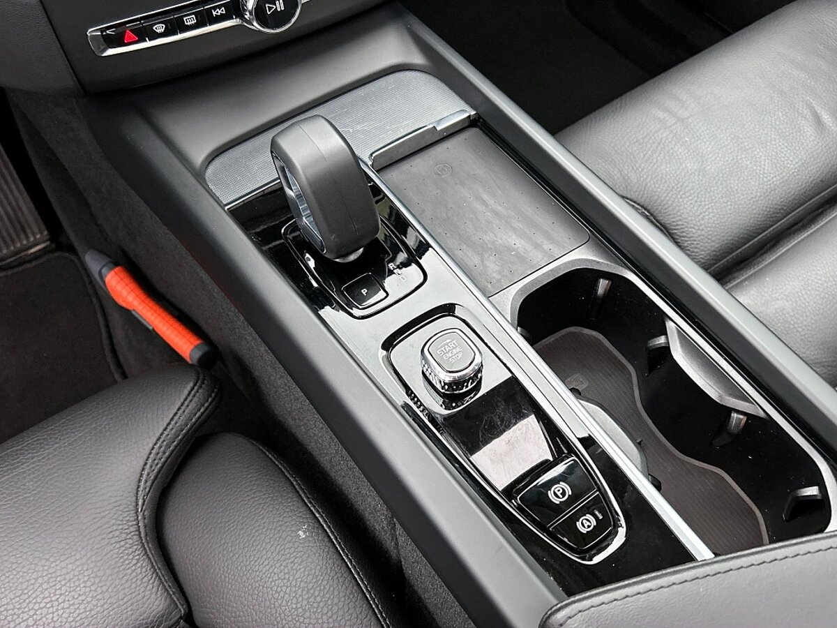 49302488 volvo xc60 t6 recharge awd ultimate dark bowers wilkins luchtvering 55