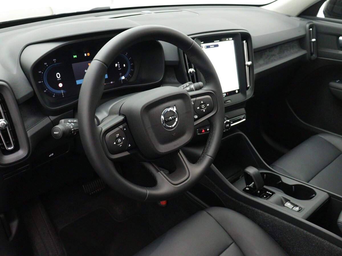 43888100 volvo xc40 2 0 b3 essential 4 09