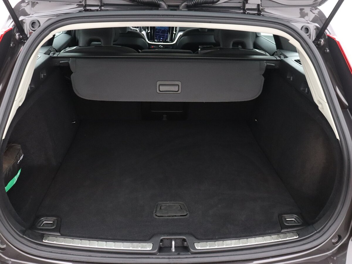 43976401 volvo v60 2 0 b3 essential edition driver assist climate pack trekha 14