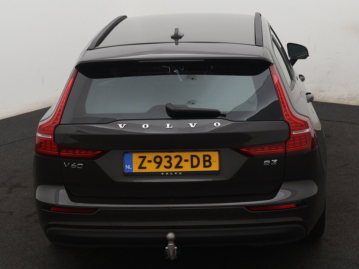43976401 volvo v60 2 0 b3 essential edition driver assist climate pack trekha 9 04