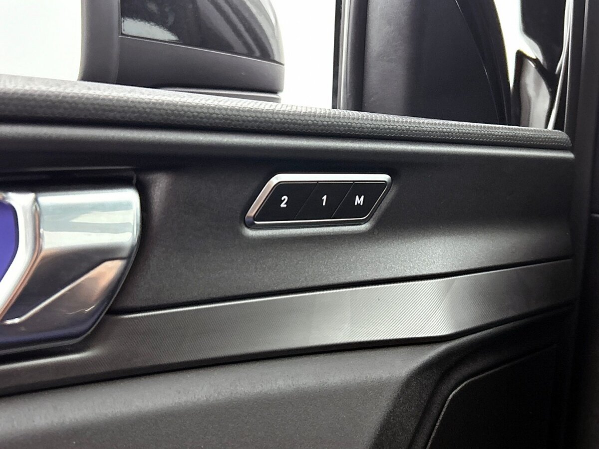 46742268 lynk co 01 1 5 phev black edition 01
