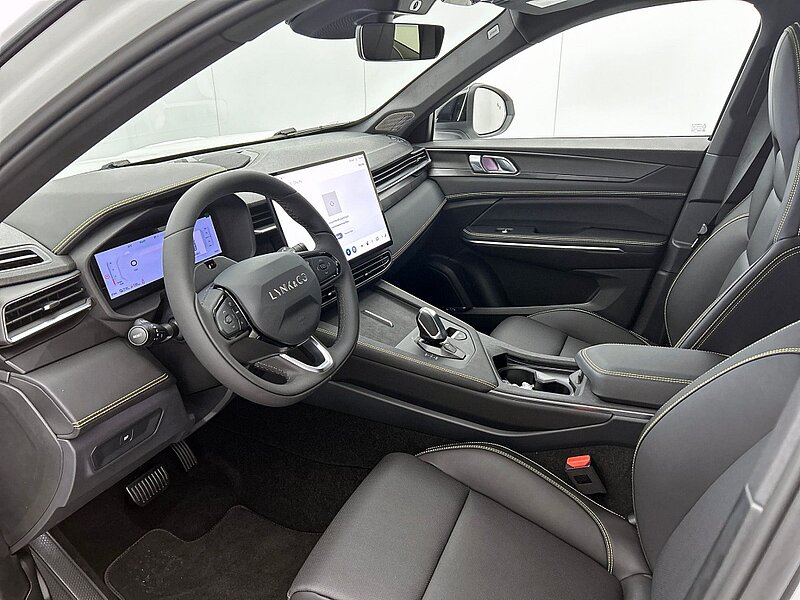 47307005 lynk co 01 1 5 more 261 pk 75km phev full option dealer demo 6 05