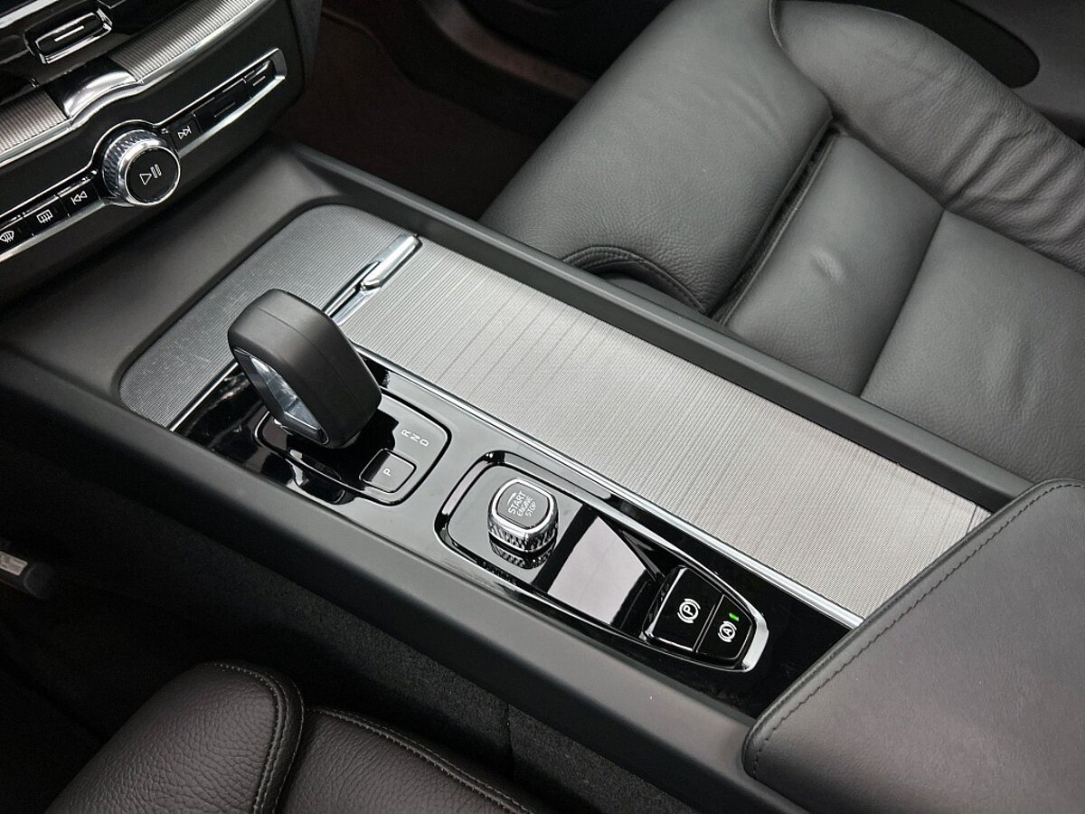 48515871 volvo xc60 2 0 t6 awd plus dark trekhaak leder panoramadak 44677e