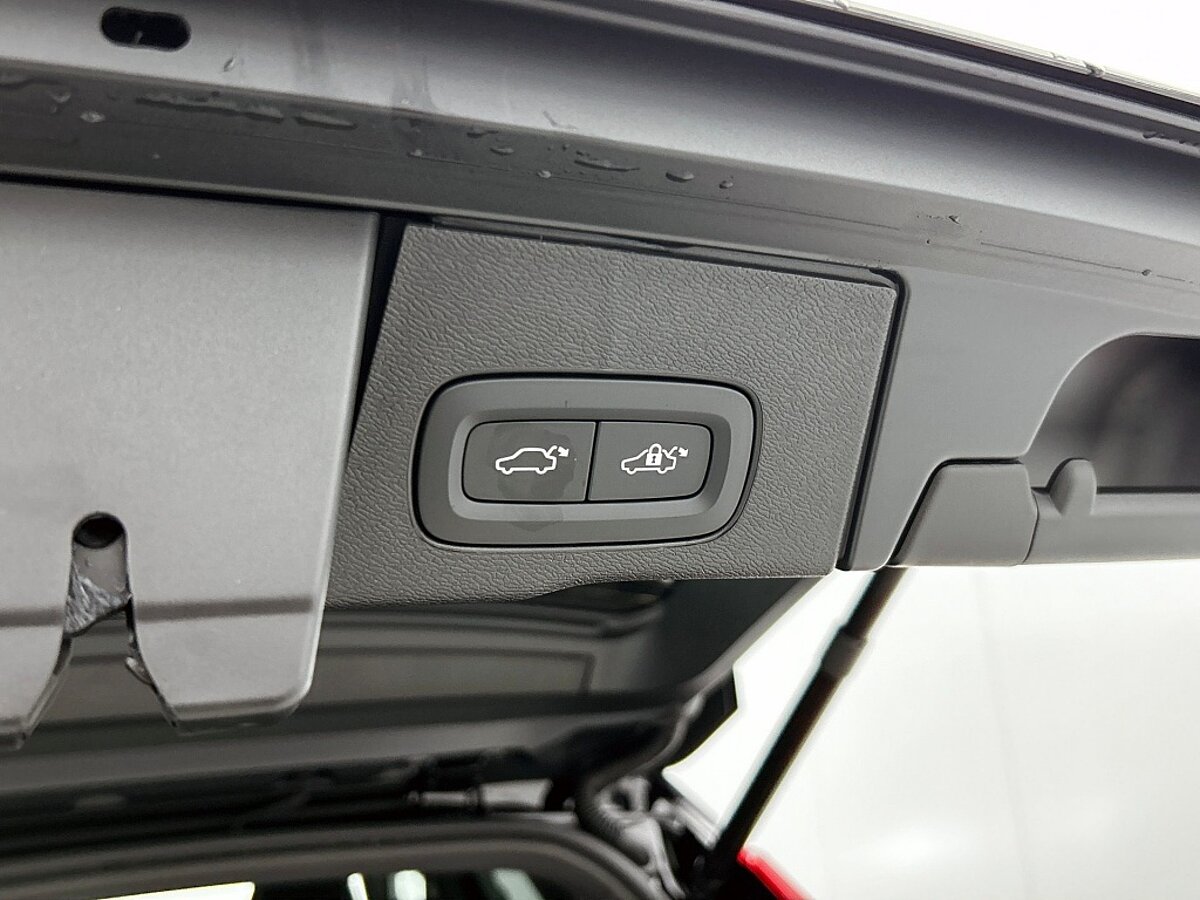 49427839 volvo xc60 t6 plus black edition nieuw voorraad onyx black nappa op 37