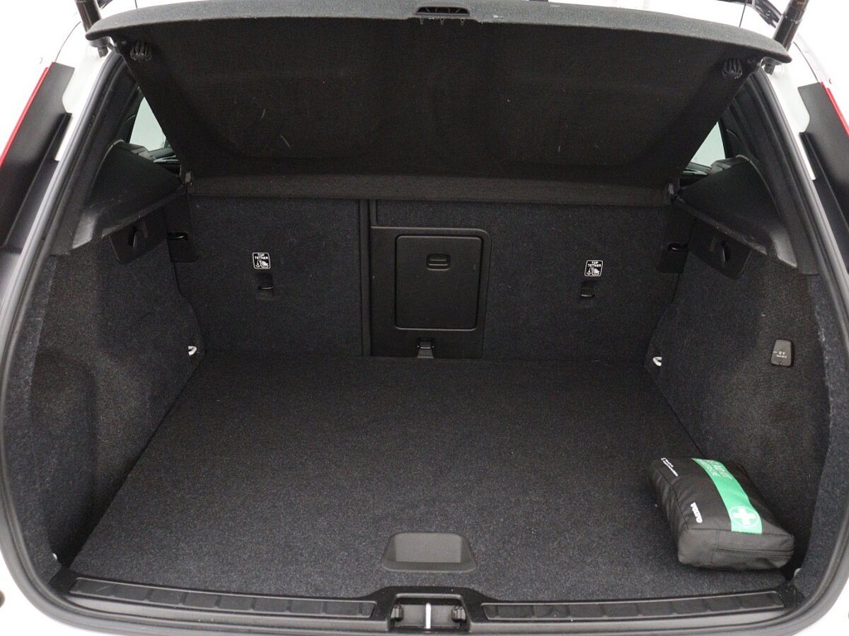 34451055 volvo xc40 1 5 t3 automaat r design leder navigatie bluetooth park f3b6bc