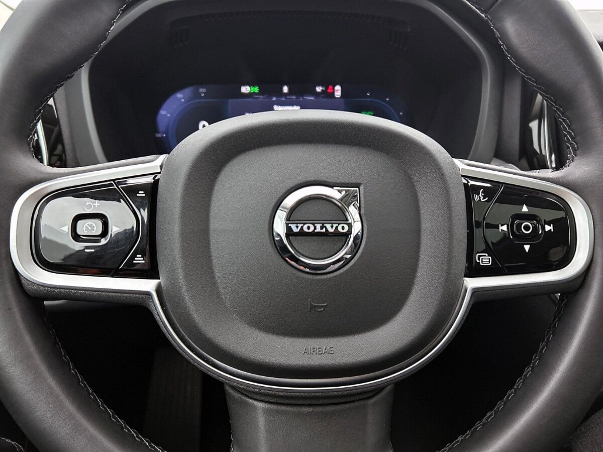 43680818 volvo xc60 2 0 t8 awd plus dark harman kardon panoramadak 21 lm velg 82