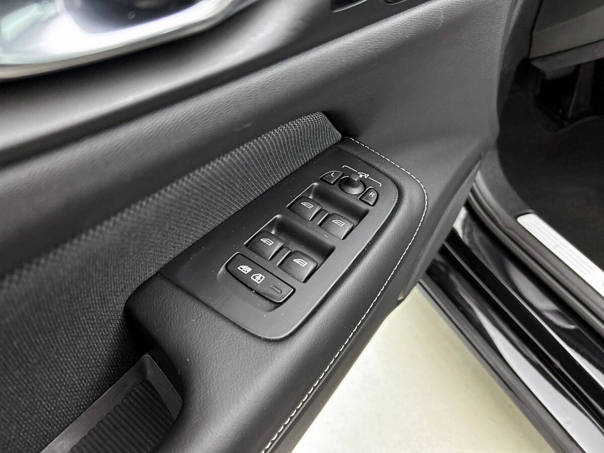 46919098 volvo v60 2 0 t6 plus dark trekhaak 17427c