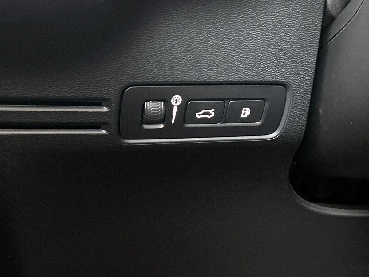47258731 volvo xc40 xc40 t4 plus bright memorystoelen climate pack 04
