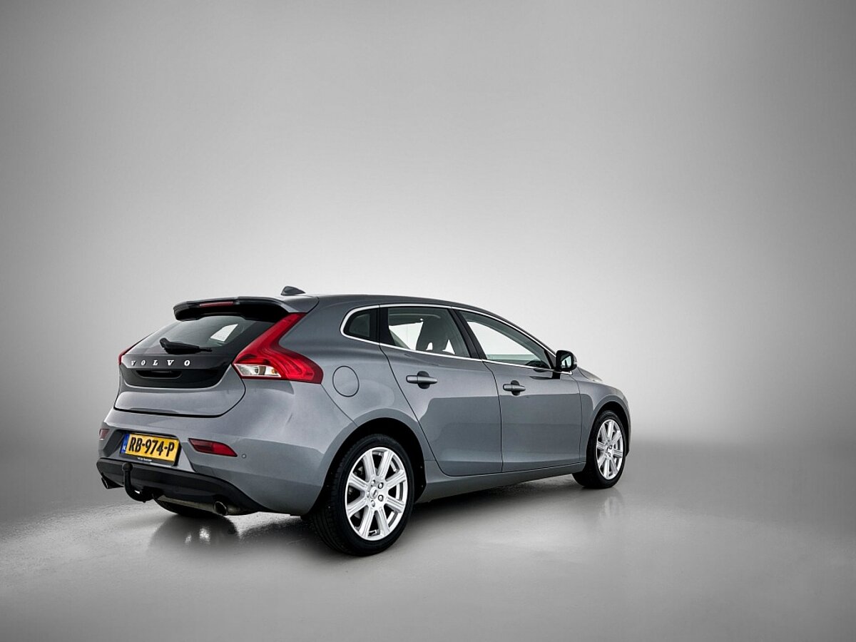 47390274 volvo v40 2 0 t3 nordic 4 02