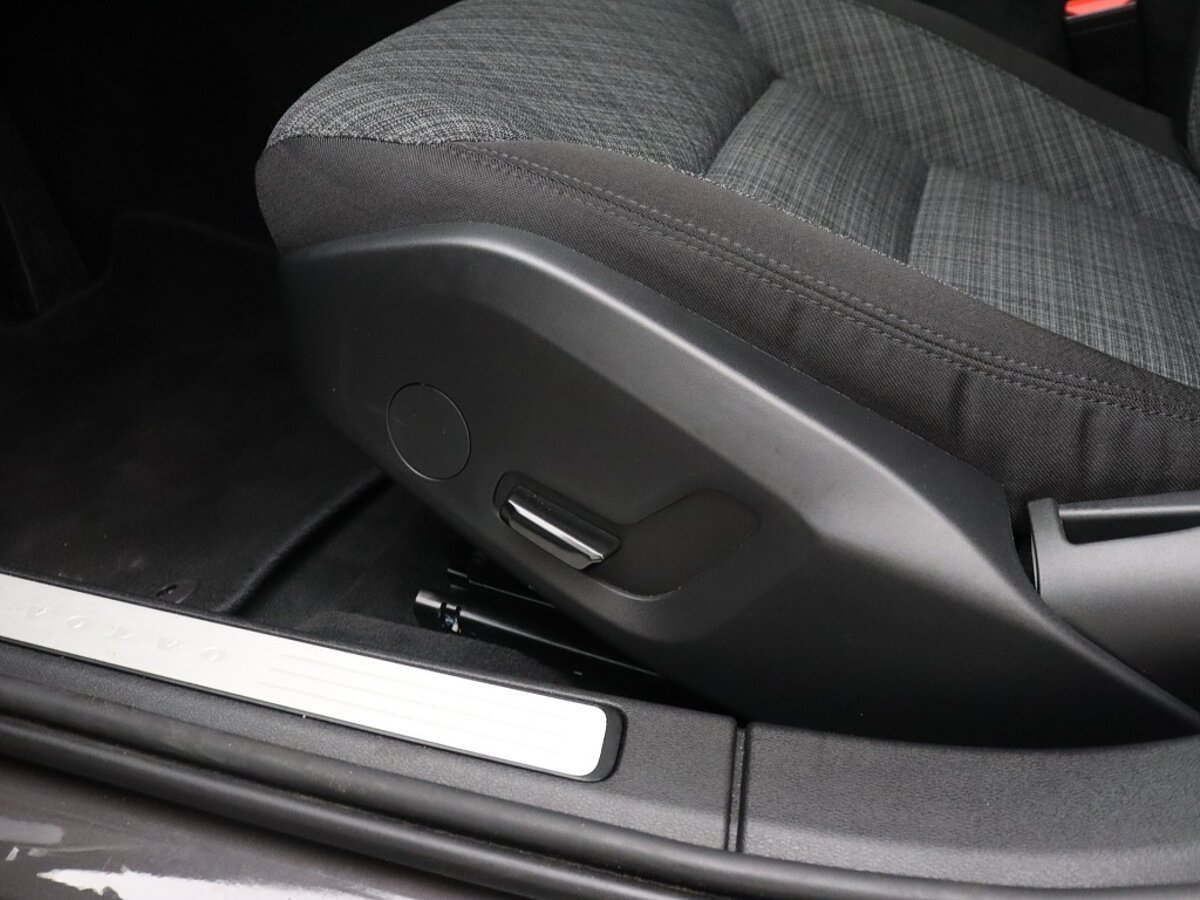 43976401 volvo v60 2 0 b3 essential edition driver assist climate pack trekha 24