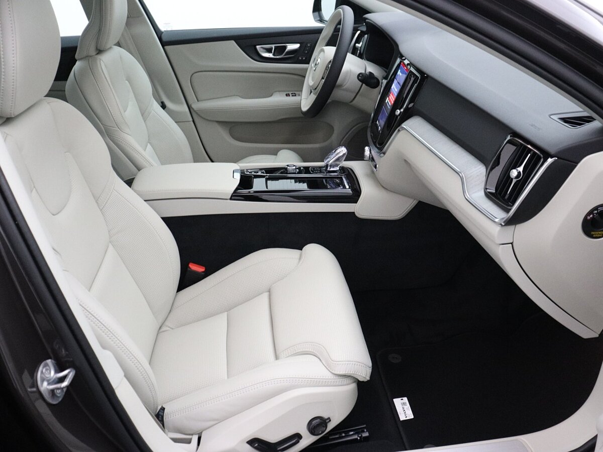 39204298 volvo v60 2 0 t6 awd plus dark cccac4