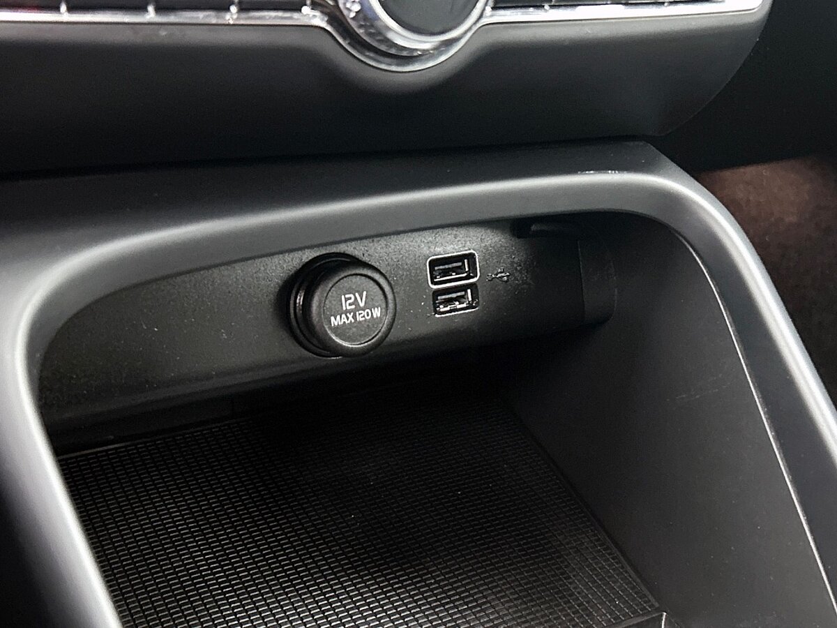 48084421 volvo xc40 1 5 t5 inscription expression navigatie parkeersensoren voor c30821