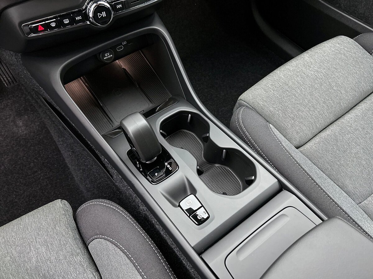 48324128 volvo xc40 2 0 b3 core business edition climate pack 88