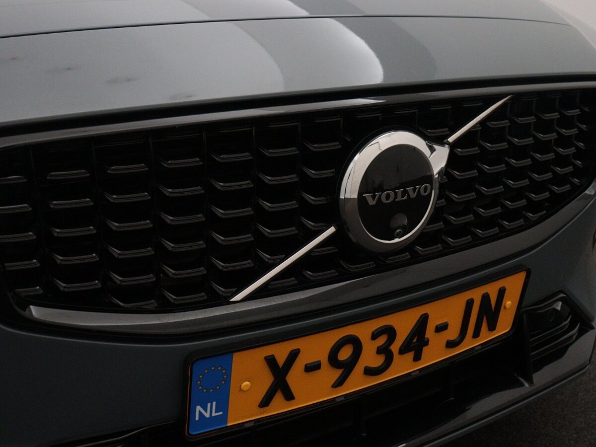 42420857 volvo v60 2 0 b3 plus dark panoramadak harman kardon trekhaak 360 3a9816