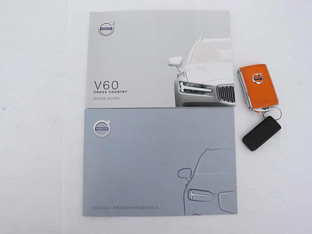 36116605 volvo v60 cross country 2 0 b5 250 pk awd 24 maanden select garantie 6093df