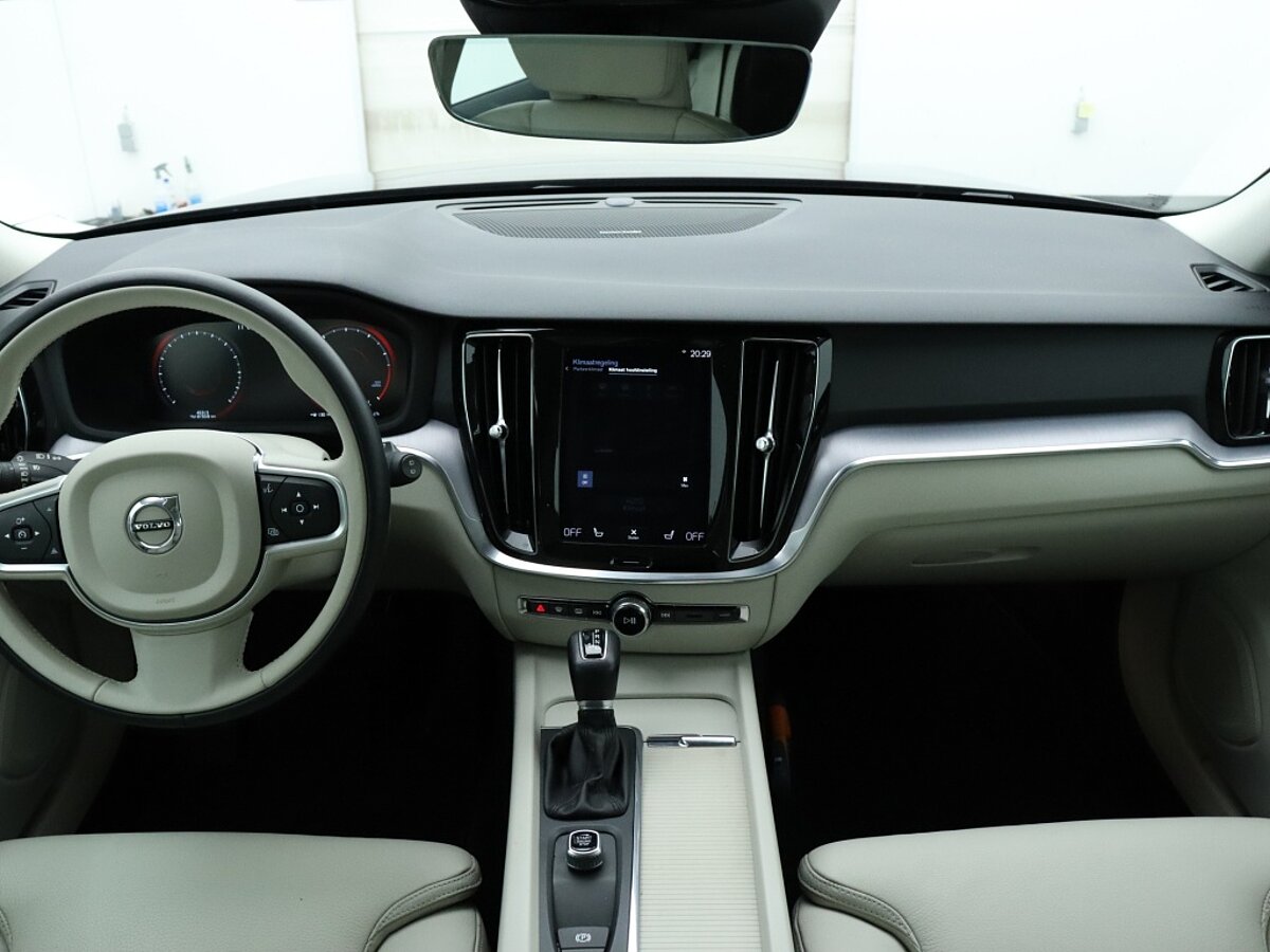 36126925 volvo v60 2 0 t5 momentum leder bliss harman kardon trekhaak 5 04