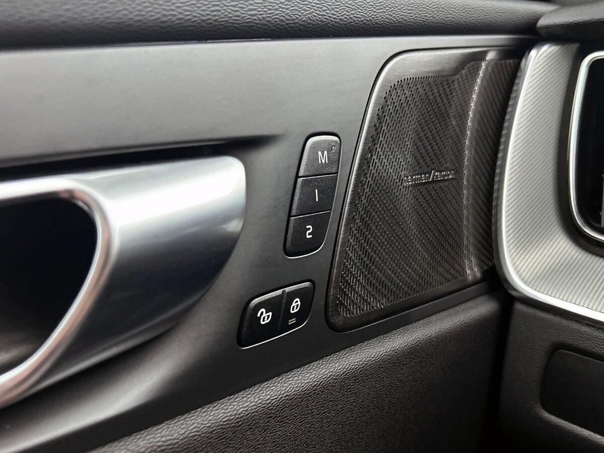 43680818 volvo xc60 2 0 t8 awd plus dark harman kardon panoramadak 672572