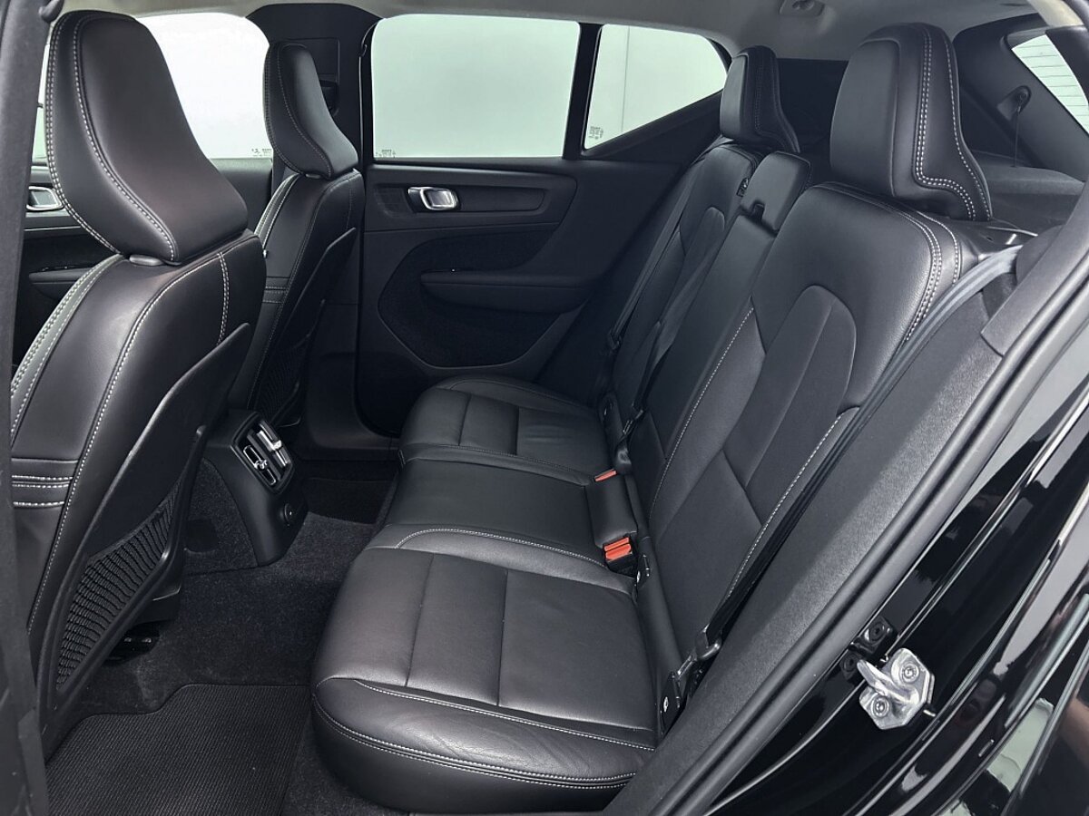 45634460 volvo xc40 1 5 t4 recharge inscription 02