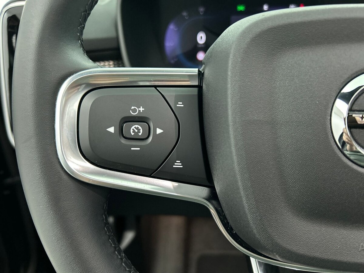 46931780 volvo xc40 2 0 b4 plus black edition 7 02
