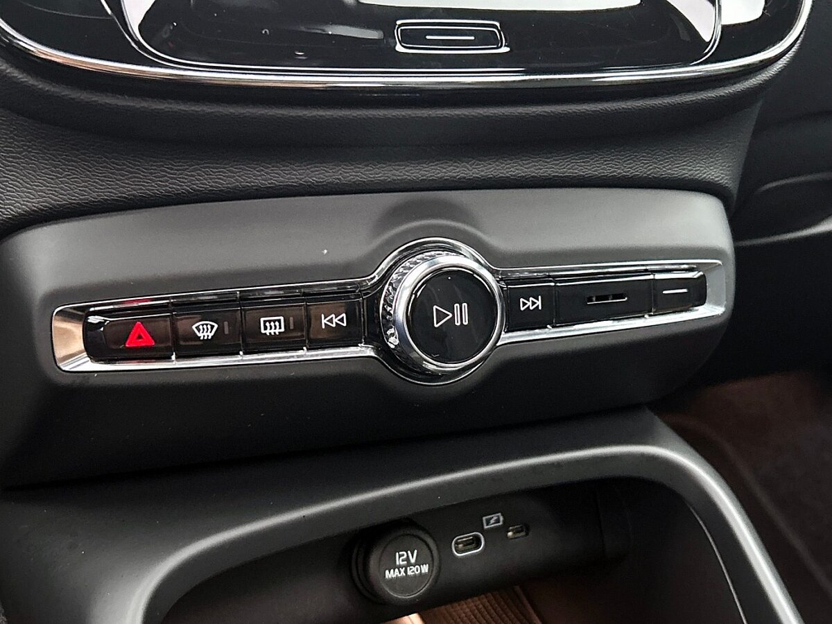 48515763 volvo xc40 b3 dark nubuck pano climate pack pilot assist memory s 57