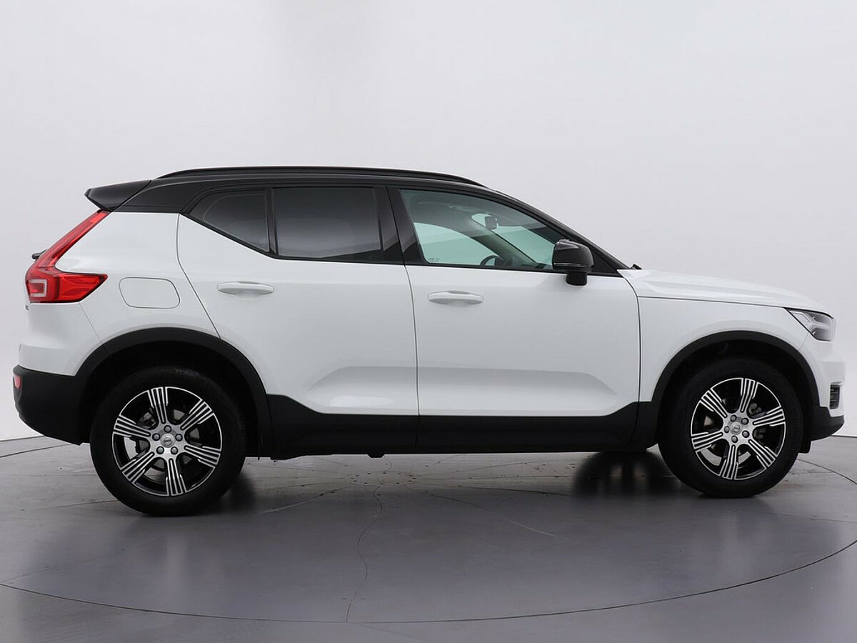 34674506 volvo xc40 1 5 t2 automaat r design look 4 05