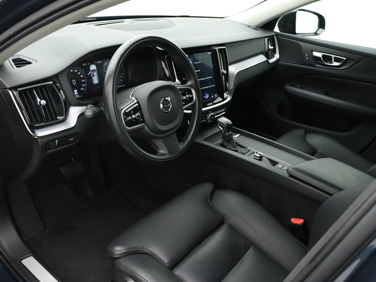 34899879 volvo v60 2 0 t5 automaat r design look leder 19 wielen 5 04