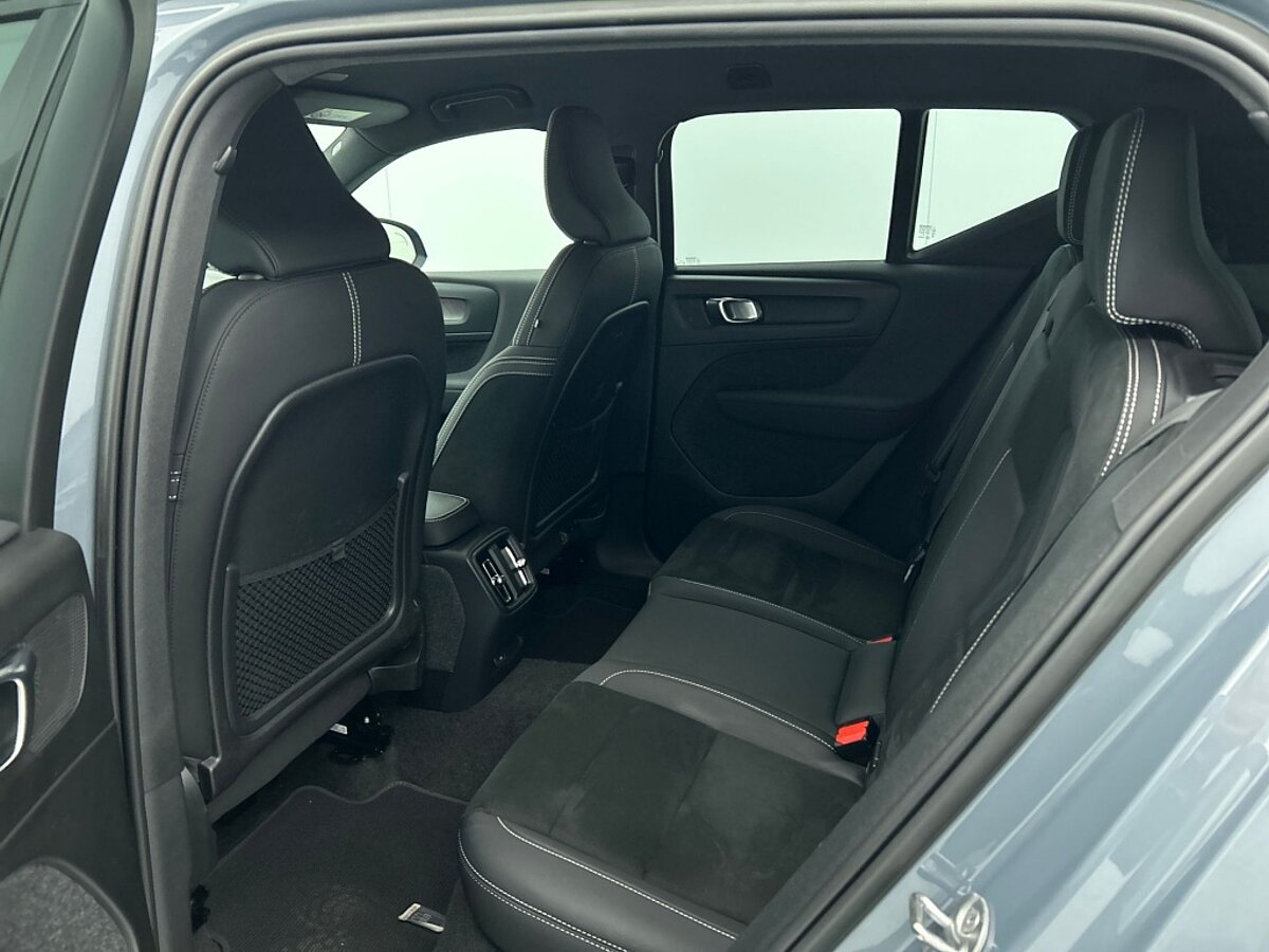 44407024 volvo xc40 recharge plus 70 kwh 76