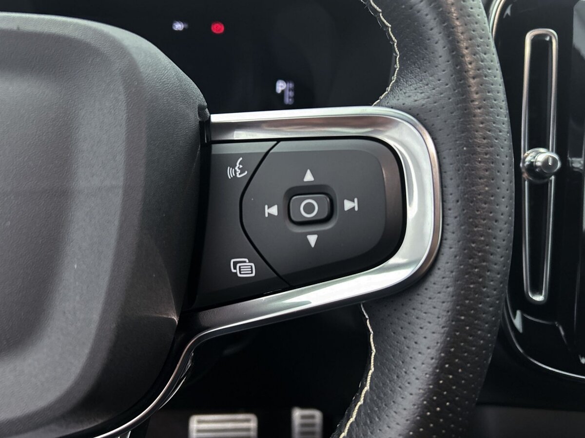 44714624 volvo xc40 recharge p8 awd r design 75