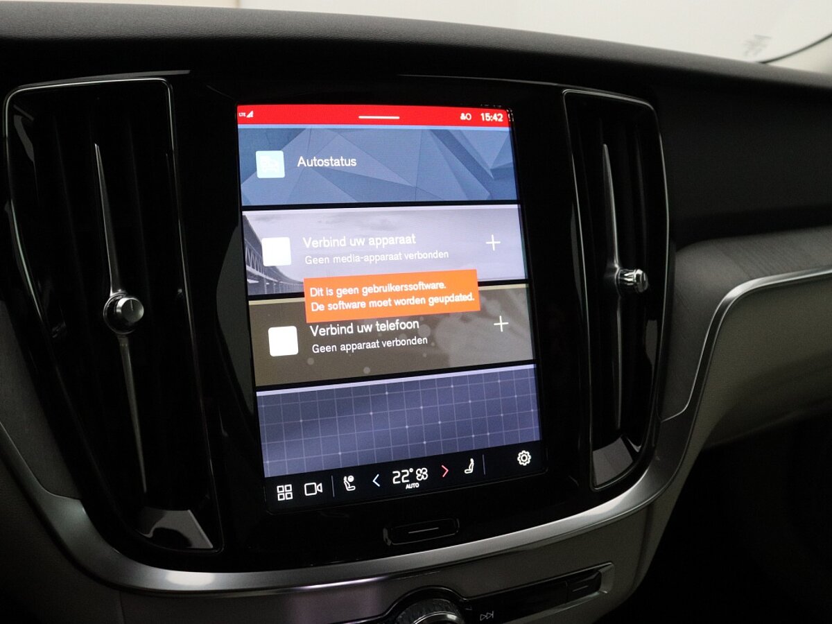 47627816 volvo v60 2 0 t6 awd plus dark 49