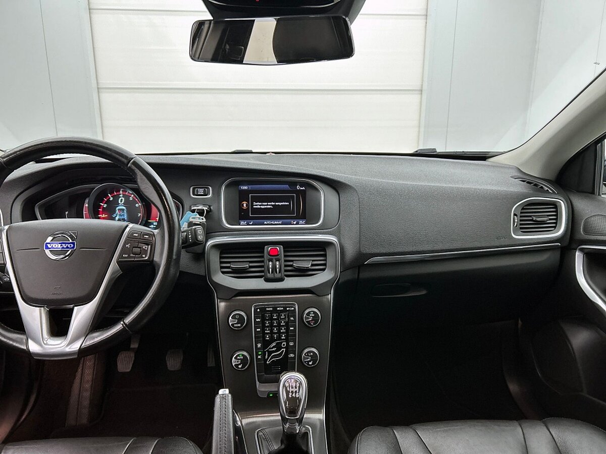 49112989 volvo v40 1 6 t4 summum climate pack memory seats leder 55