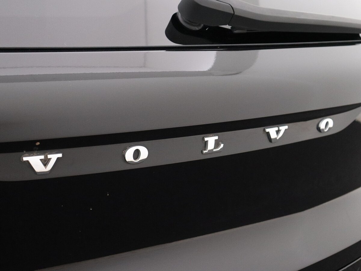 43837479 volvo xc40 recharge p8 awd r design 42