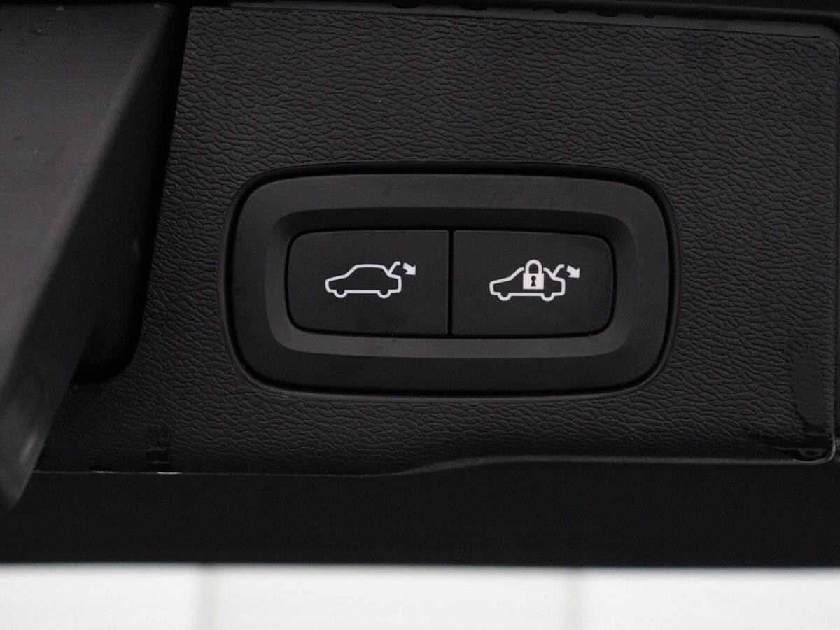 45353278 volvo xc60 2 0 t6 awd ultimate dark 76