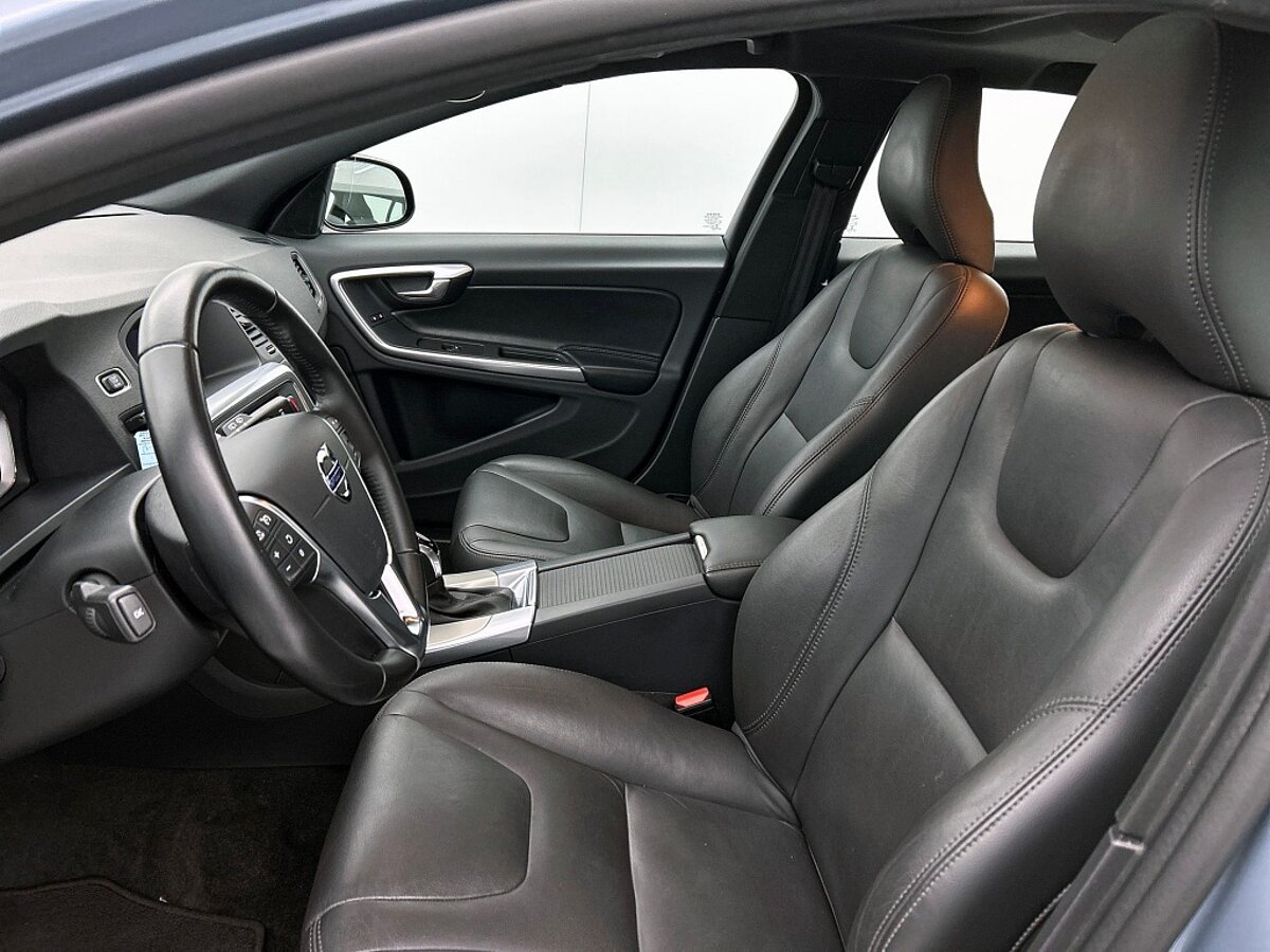 45716267 volvo v60 cross country 2 0 t5 polar 02