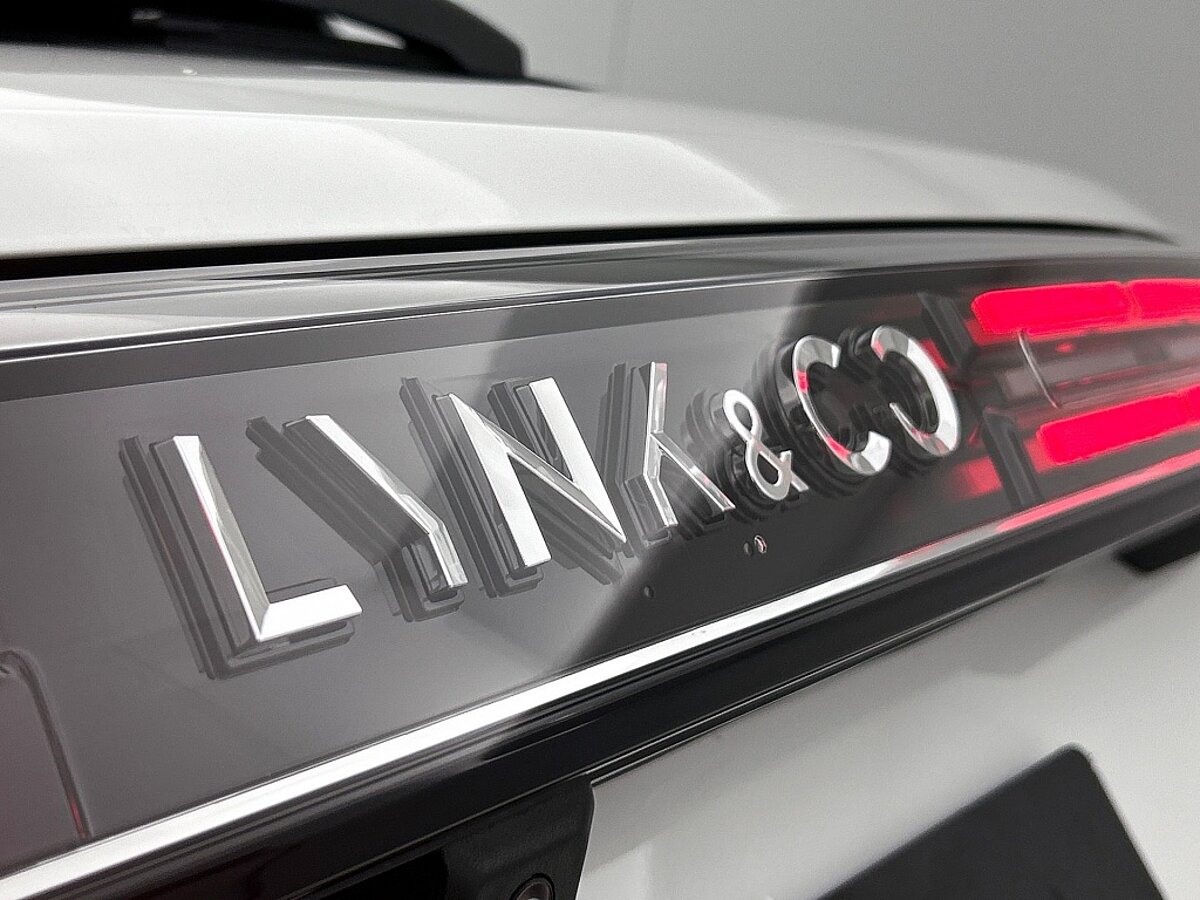 47307005 lynk co 01 1 5 more 261 pk 75km phev full option dealer demo 76