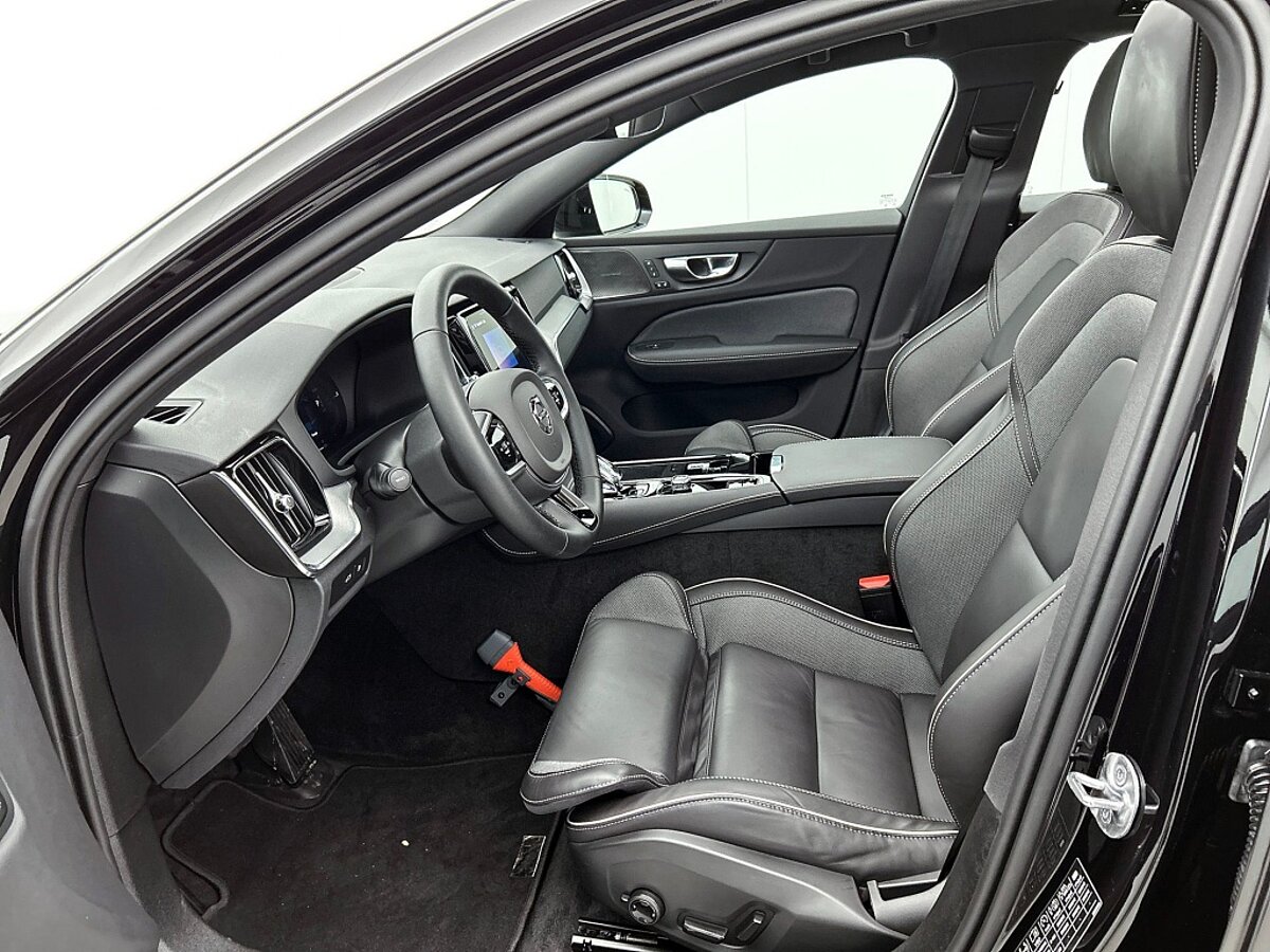 47895954 volvo v60 2 0 t6 black edition panorama dak 360 trekhaak sportled 88