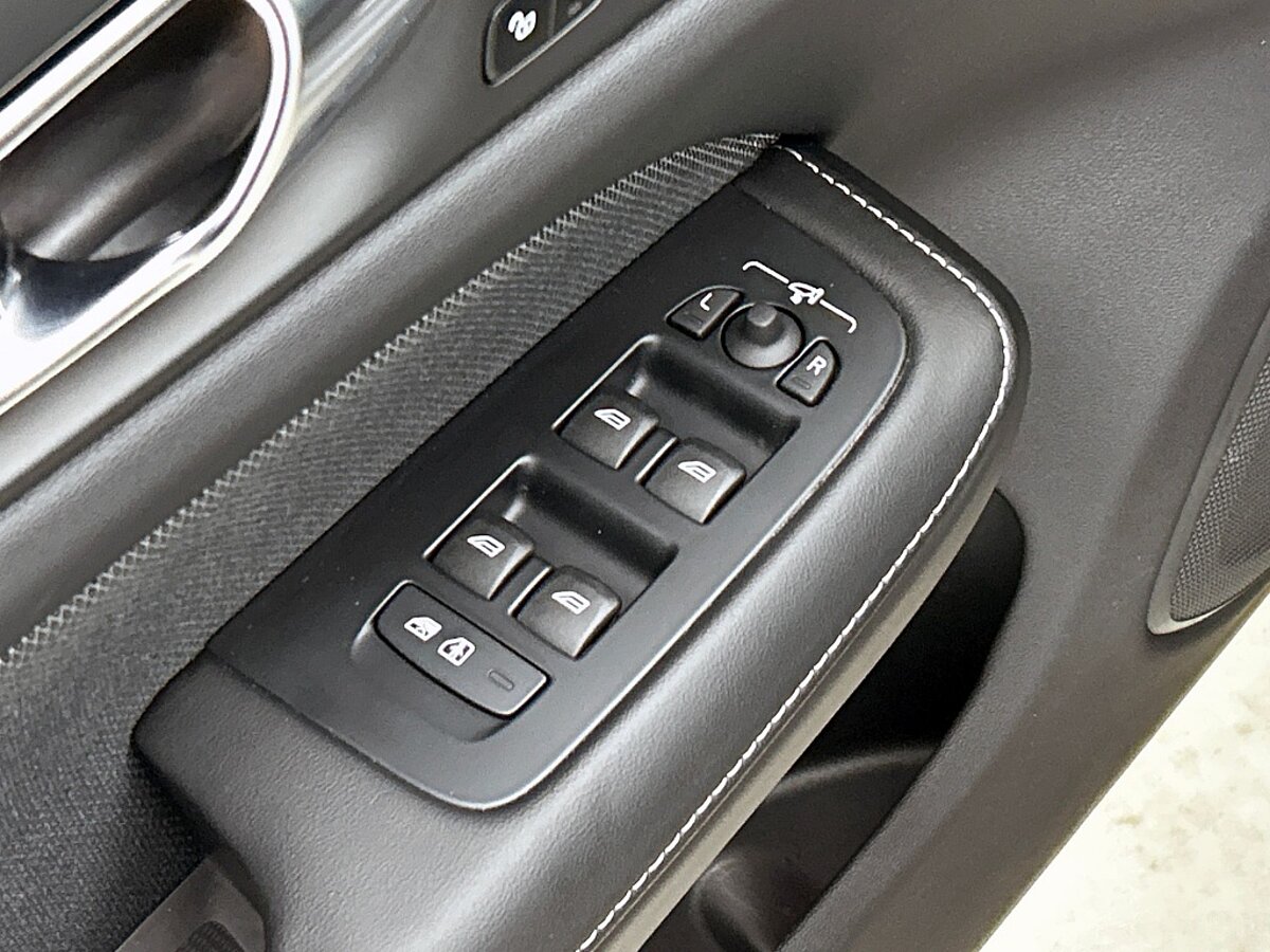 49847910 volvo v60 2 0 t6 awd plus dark harman kardon voorruitverw sportstoe 51