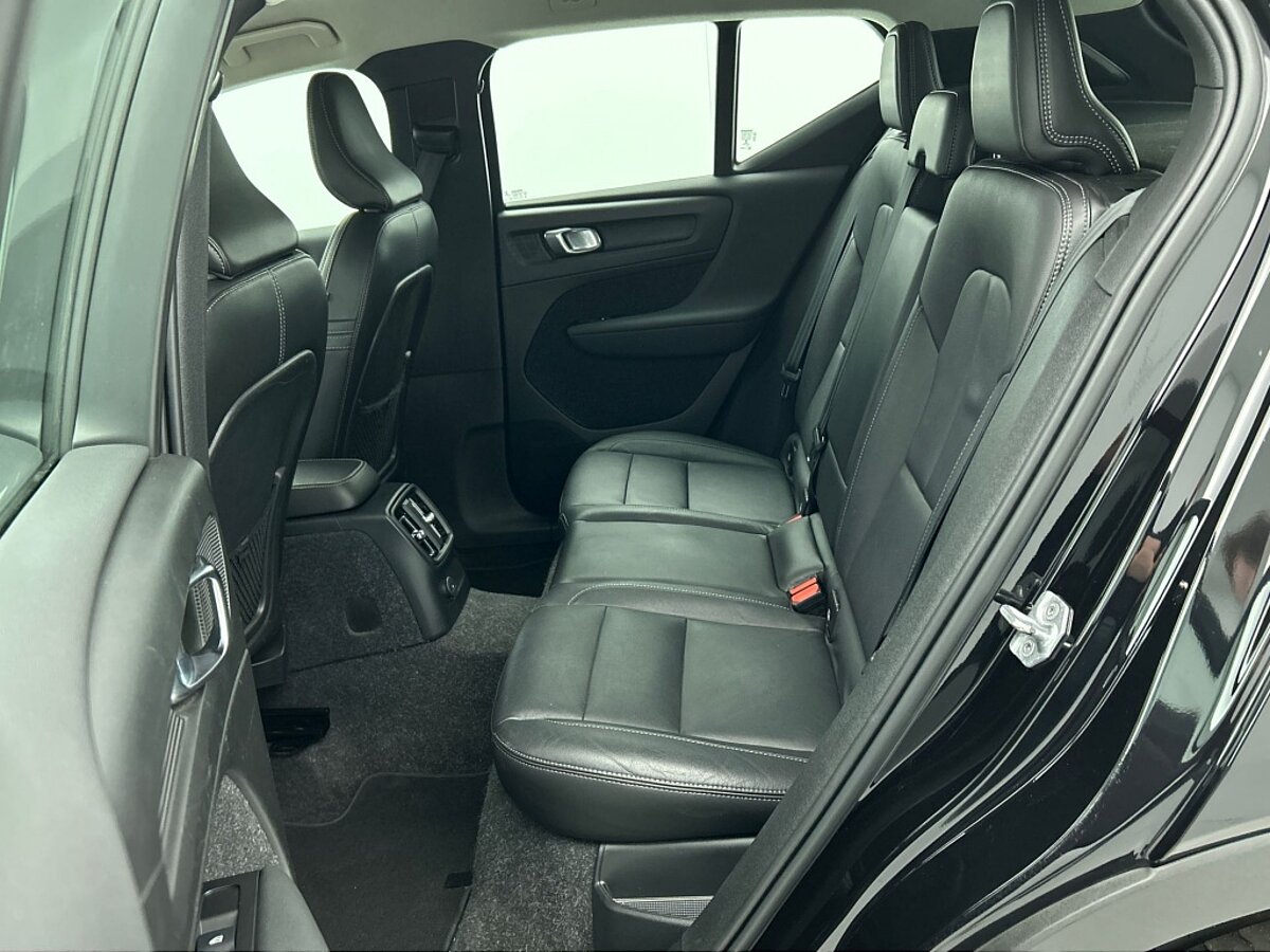 44458767 volvo xc40 1 5 t4 recharge r design expression trekhaak 64