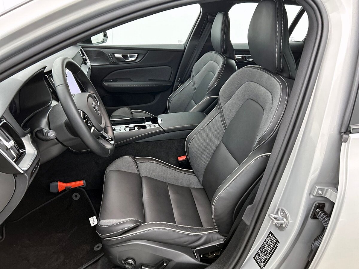 47269153 volvo v60 2 0 t6 plus dark trekhaak sport leder 360 blis pilot 70