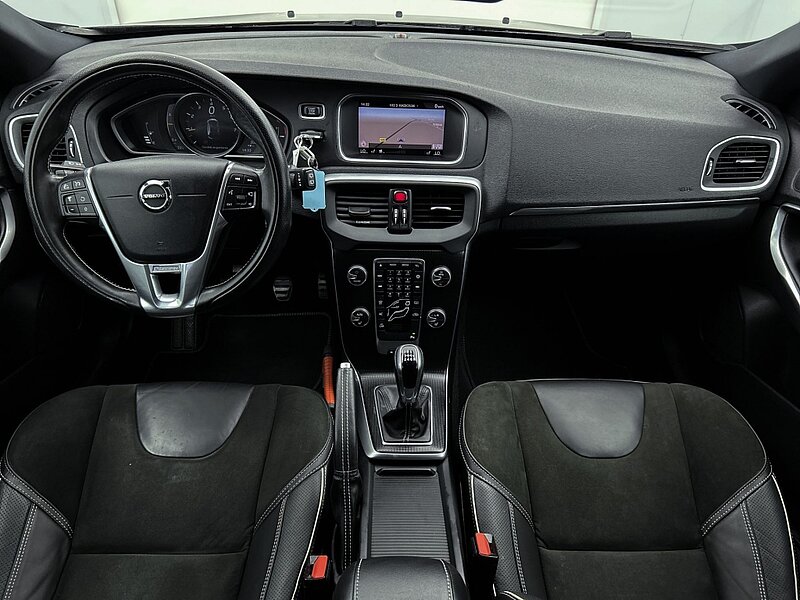 44488210 volvo v40 2 0 t4 business sport 6 03