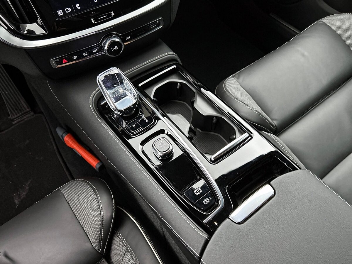 47443724 volvo v60 2 0 t6 plus dark trekhaak sport leder 360 blis pilot 06