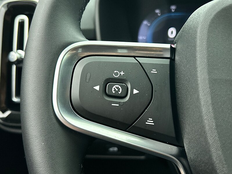 47459109 volvo xc40 2 0 b4 plus dark 6 05