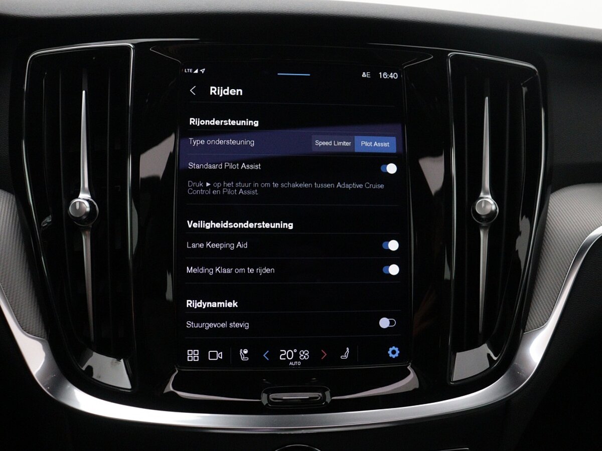 42420857 volvo v60 2 0 b3 plus dark panoramadak harman kardon trekhaak 360 7193a1
